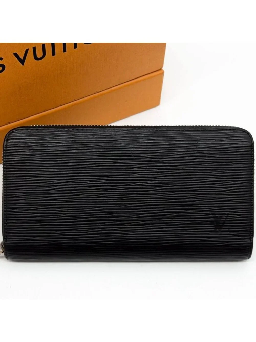 Louis Vuitton Zippy Wallet Epi Black Round